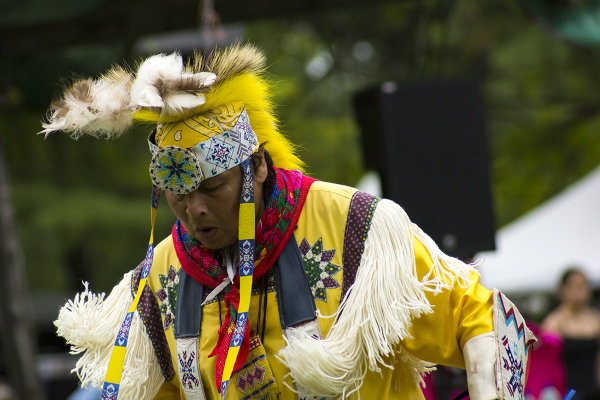 Kanyen'kehà:ka Dancer