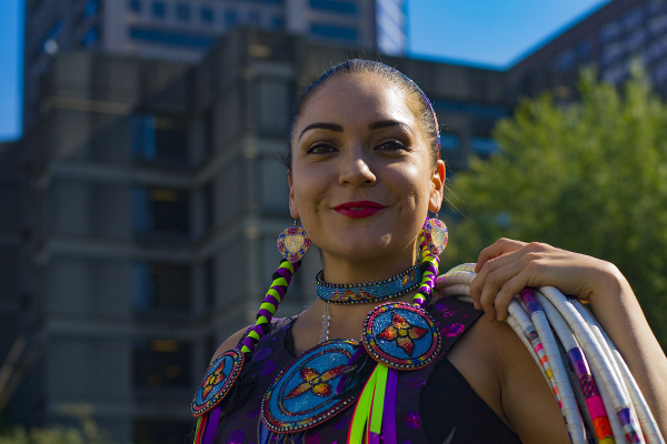 Kanyen'kehà:ka Dancer