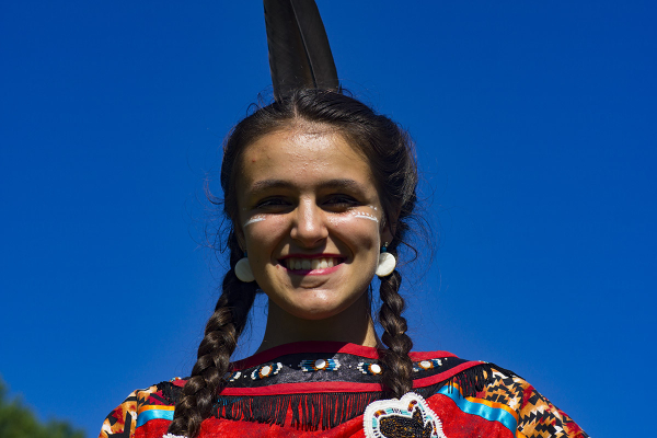  Kanyen'kehà:ka Dancer