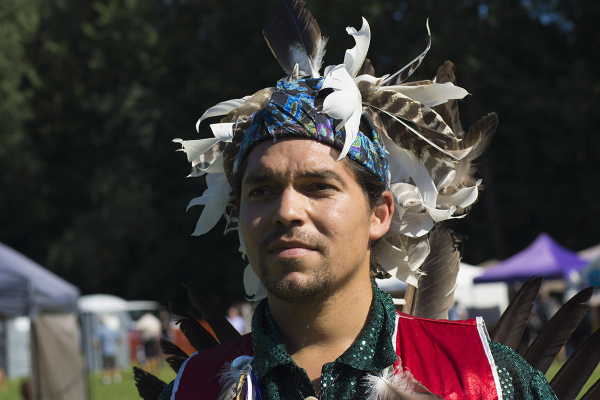 Kanyen'kehà:ka Dancer