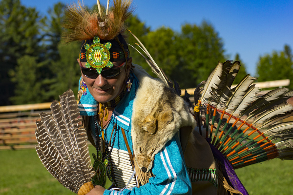 Kanyen'kehà:ka Dancer