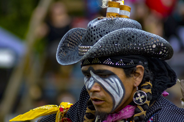 Kanien’kehá:ka Dancer