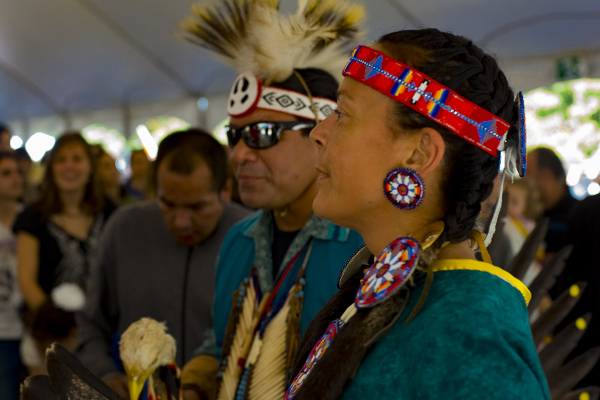 Ojibwe and Kanyen'kehà:ka Dancers